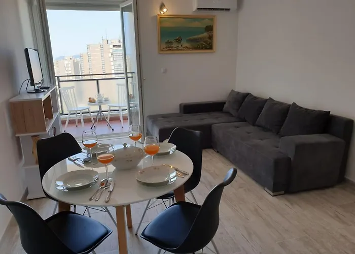 17711a Apartment Split